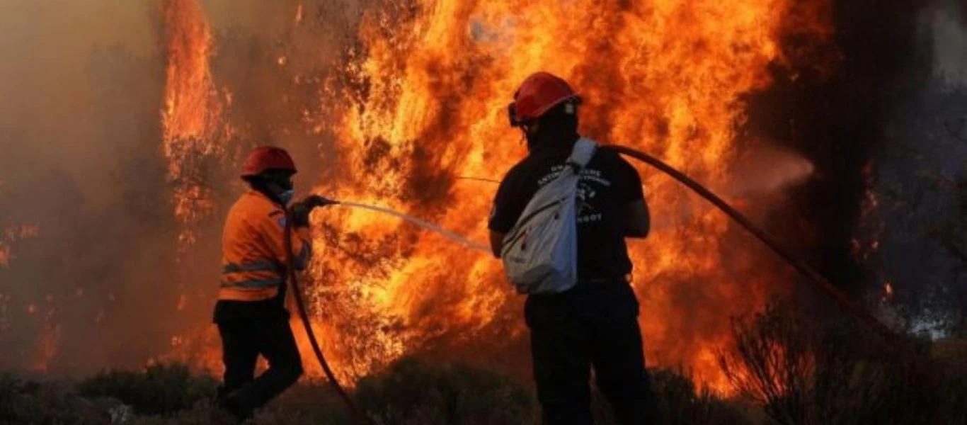 Κεχριές: «Μάχη» με τις φλόγες για να μην φτάσει η φωτιά στην Μονή Θεράποντος